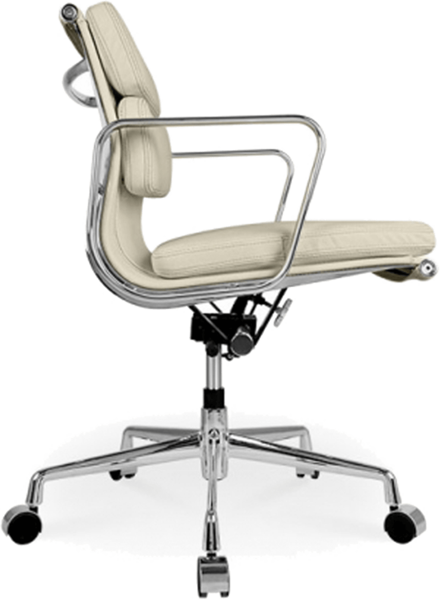 Chaise de bureau style Eames EA217 en cuir Cream image.